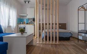 Estudio completo a estrenar en Triana